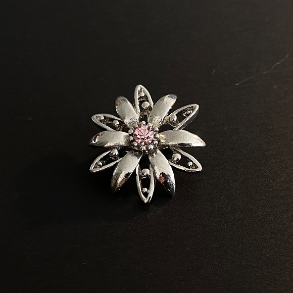 Small Brooch Pin - Picture 1 of 2